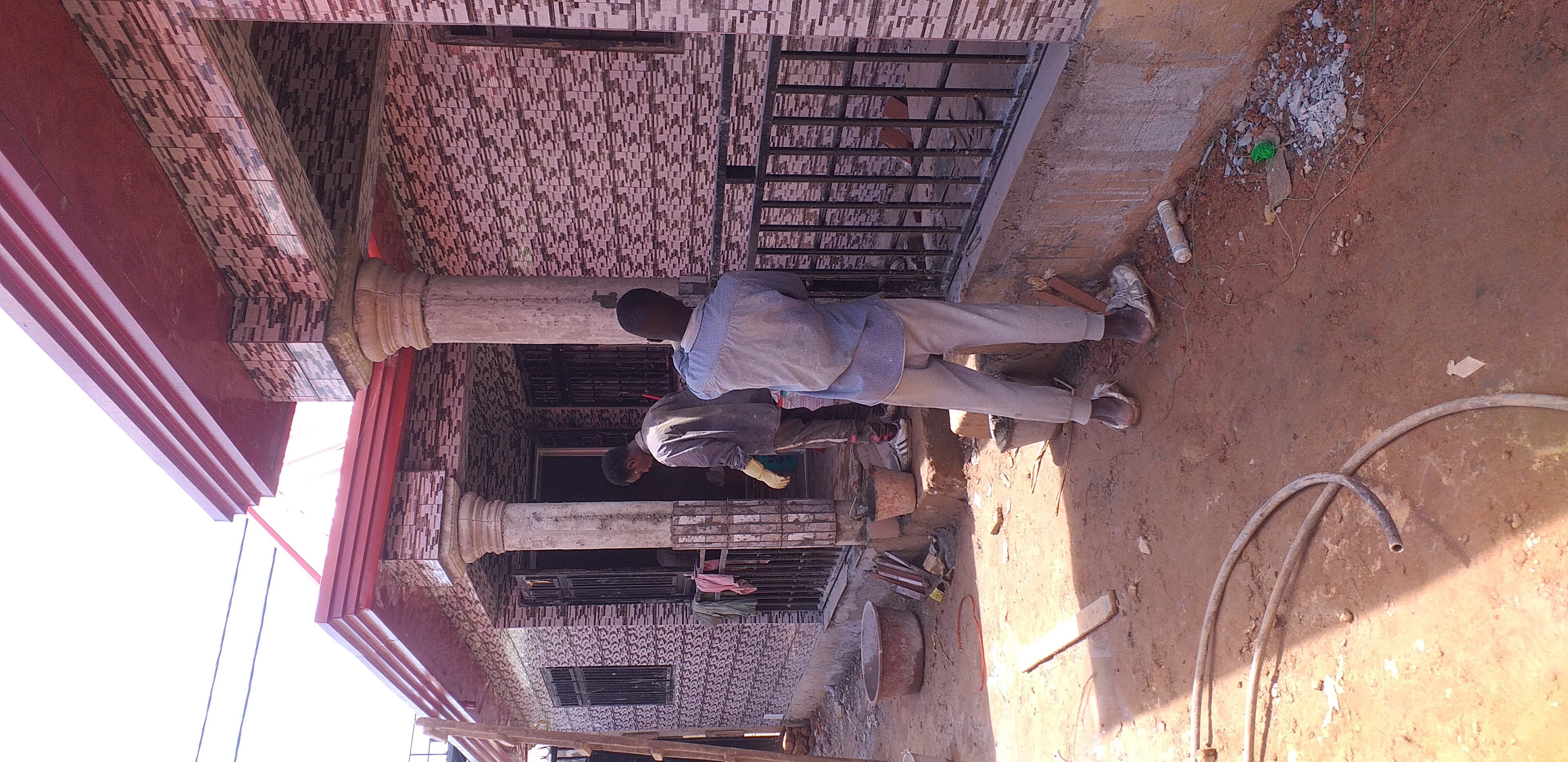 Pose de carreaux de sol par les artisans de Carrelage et Renovation