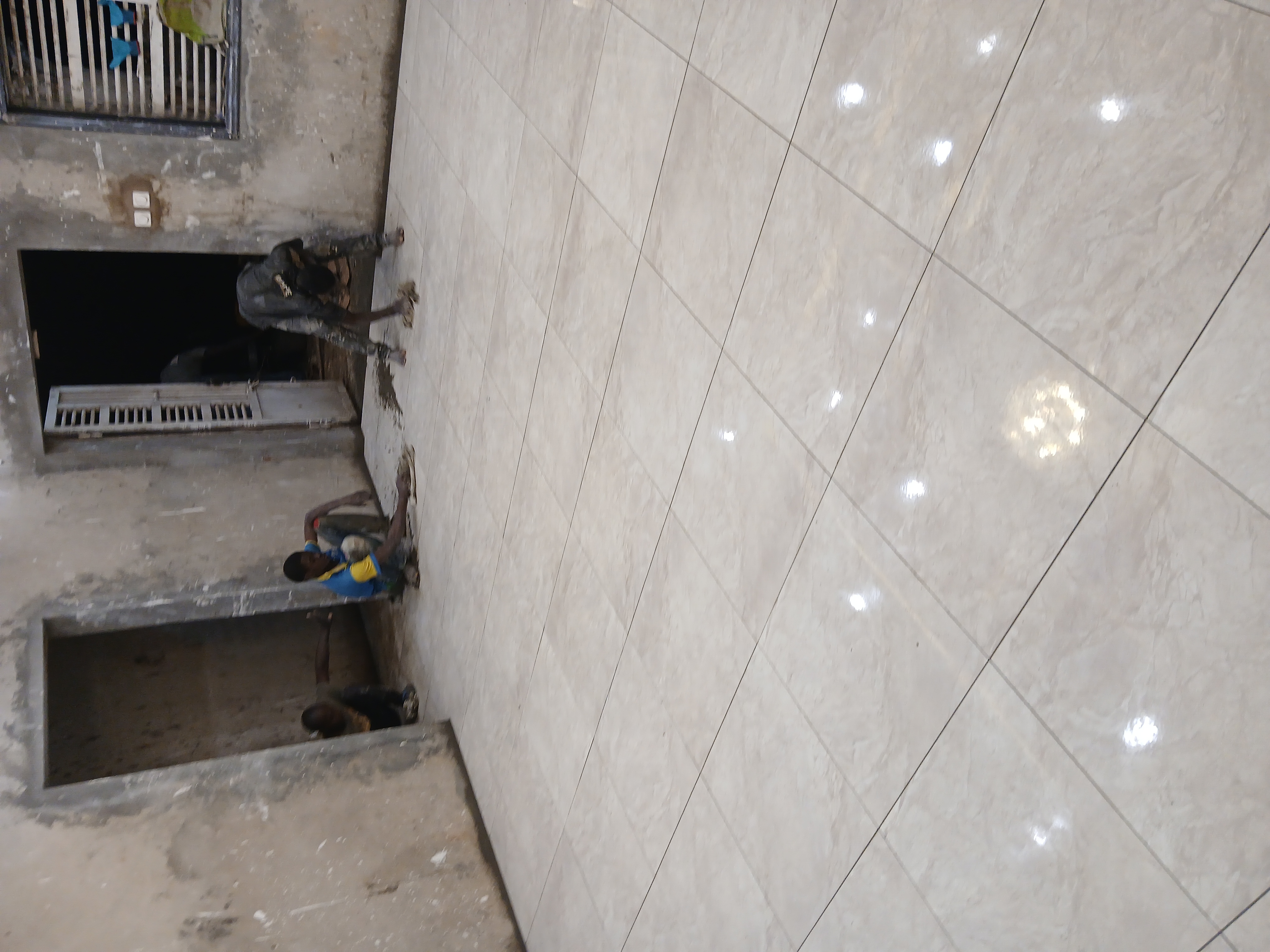 Réalisation de carrelage sol et mur par Carrelage et Renovation en Guinée
